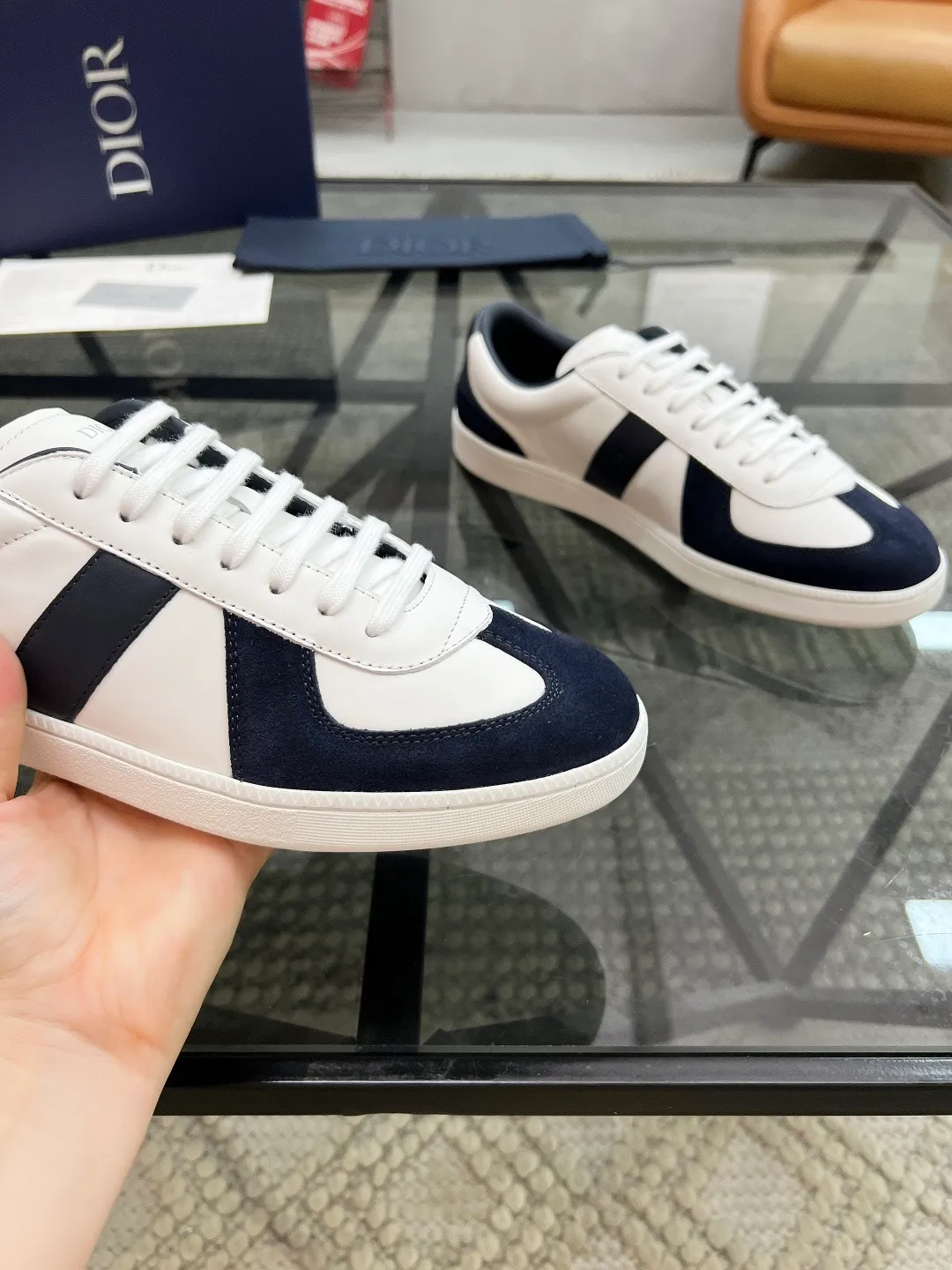 Men's Men's Shoes 💰400【New Style】🍿🍿𝐃𝐢𝐨* — Dior. Dior's new casual sneakers define your fashionable pace. They boldly use innovative technological fabrics to create a futuristic silhouette. The light and breathable mesh material, combined with the unique texture coating process, presents a refreshing visual effect, as if it is a fashion item from the future world. Whether paired with casual outfits or mixed with formal looks, the Dio* D-Sketch sneakers are effortless and add a touch of futuristic style to your overall look. From the streets to the catwalk, it is your indispensable fashion tool. The upper is made of high-tech mesh material, which is light and breathable and fits your feet like a second skin, keeping you dry and comfortable even in the hot summer. The delicate mesh structure gives the shoes a unique visual effect and displays a futuristic aesthetic. Code number: 39-44 (38, 45 customized)